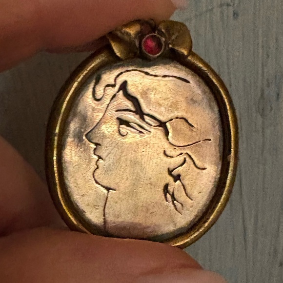 Santorini, Greece, artisan made etched silver pin with gold rim & red cabachon - Picture 11 of 13